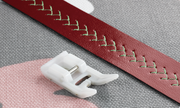 Brother | Teflon Non Stick Foot – Horizontal- | F007N |